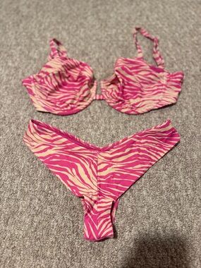 aerie Hot Pink and Cream Zebra Print Bikini Top